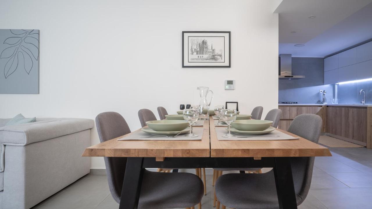 A Brand New, Beautifully Decorated Maisonette. *
