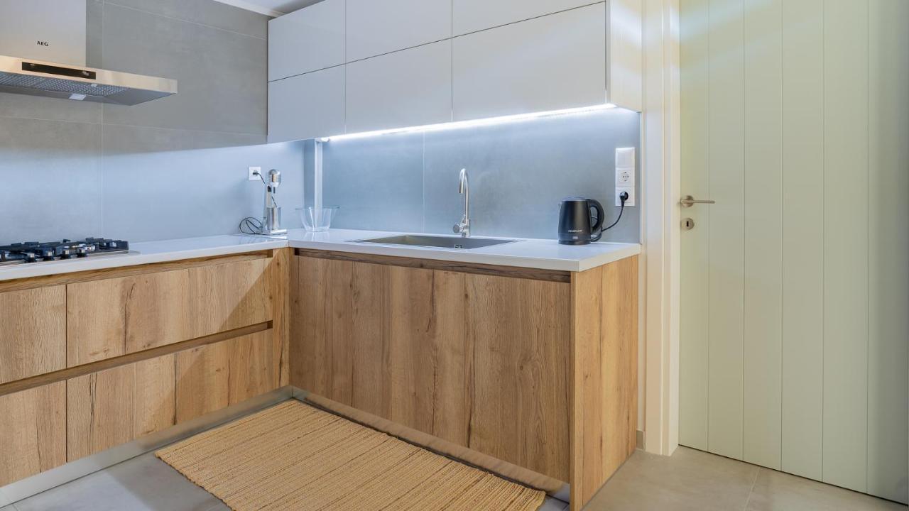 A Brand New, Beautifully Decorated Maisonette. *